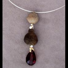 Collier en perles de terre,et améthyste